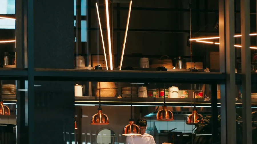 Wie organisieren kleine Restaurants Vorbestellungen im täglichen Betrieb? Ein Praxisleitfaden zu Annahme, Küchenplanung, Kapazität, Team und typischen Fehlern.