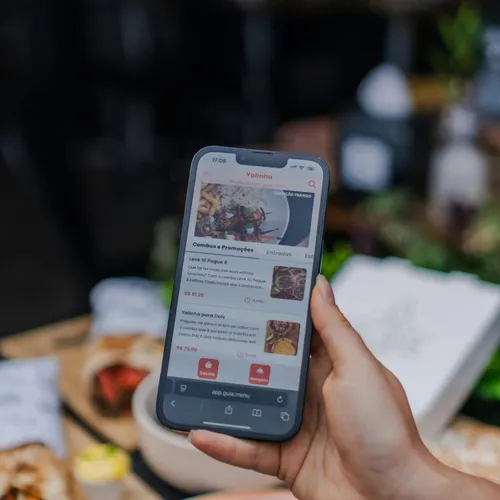 Digitale Verwaltung von Speisekarten und Gästeservices